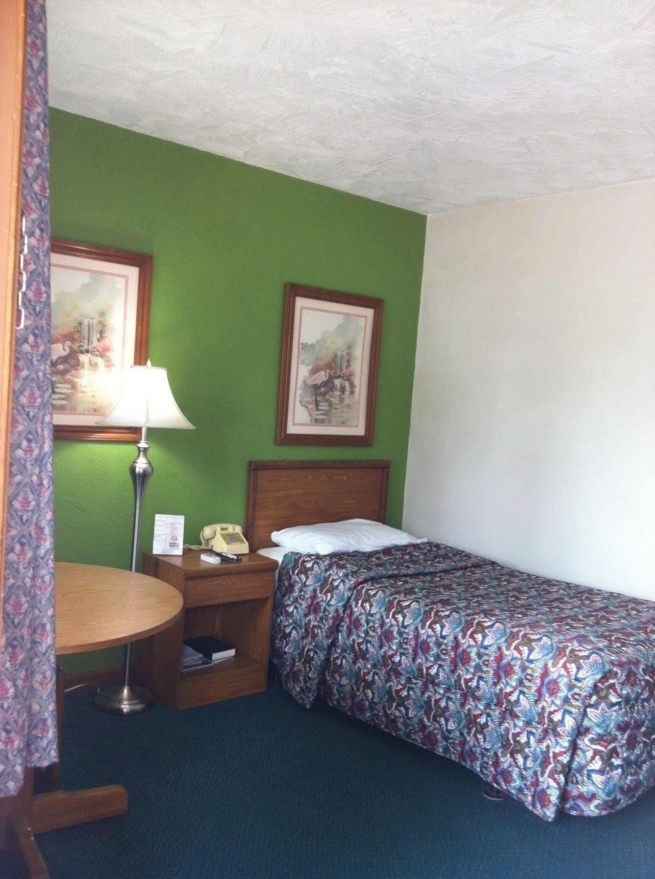 East Street Inn & Suites Tipton Exteriör bild